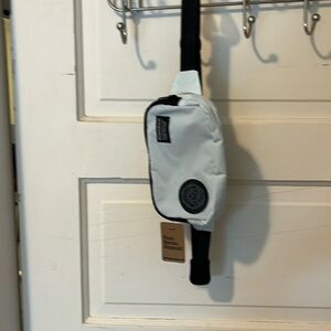 NWT Amphipod running pack; light blue